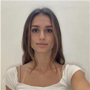 Diplomata al liceo scientifico e iscritta al corso di ingegneria matematica offre lezioni di matematica